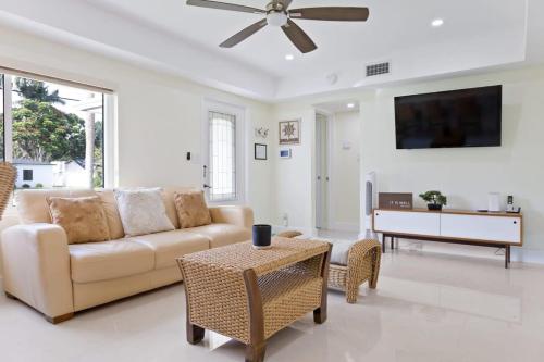 Wicker & Wine - Location Hot Tub & Gated Yard in Fort Lauderdale, USA