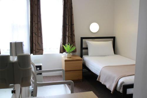 Lords Hotel - image 8