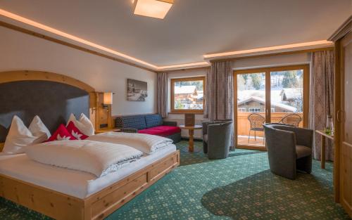 1 queen bed, 1 sofa bed