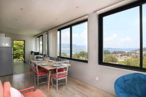 Vue mer, contemporain, climatisation, jardin, Terrasse, 2 Salles de bains - Apartment - Saint-Mandrier-sur-Mer