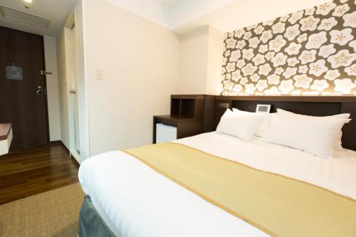 Double Room with Small Double Bed - Non-Smoking image 3