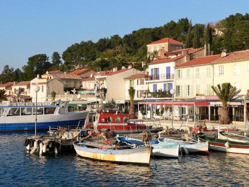 Vue mer, WIFI, coeur du village, piscine, tennis ...Tout à pied