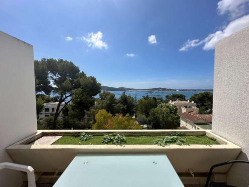 Superbe vue mer, au dernier étage avec ascenseur, résidence avec piscine - Location saisonnière - La Seyne-sur-Mer