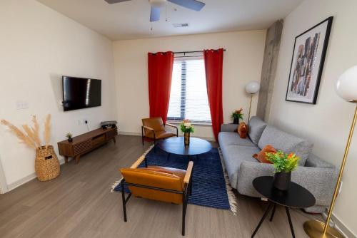 Modern Nulu 2BR CozySuites 03 secondary