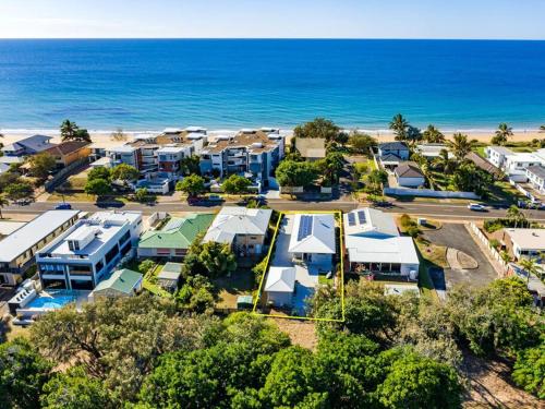 Beachside Villa on Miller