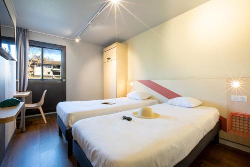 Triple Room with Three Single Beds