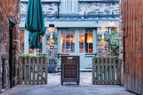 Jardín, The Bull and Townhouse, Beaumaris- The Inn Collection Group in Beaumaris