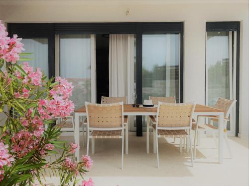 شرفة/ تراس, The First One in روجوزنيكا