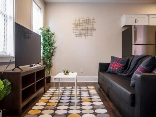 Spacious 3BR House with Backyard in NULU CozySuites in Louisville, USA