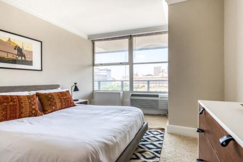 CozySuites 800 Tower 2BR with gym! 27 in Louisville, USA