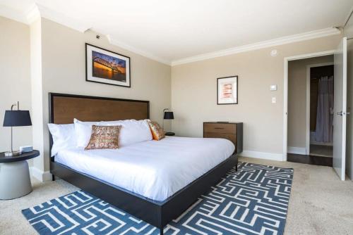 TWO 800 Tower CozySuites with gym! 7FL in Louisville, USA