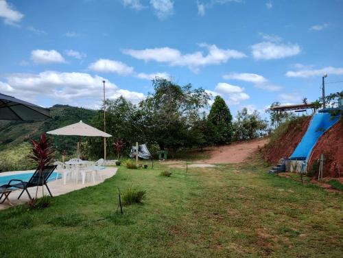 CHÁCARA DOMINGOS MARTINS - SANTO GRAAL - Montanhas, Corredeiras, Piscina, Natureza e Paz