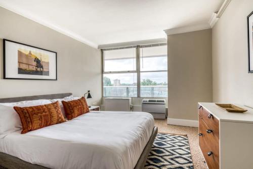CozySuites 800 Tower 2BR with gym! 26 in Louisville, USA