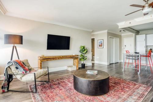 CozySuites 800 Tower 1BR with gym! 17 in Louisville, USA