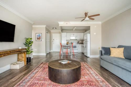 CozySuites 800 Tower 1BR with gym! 17 in Louisville, USA