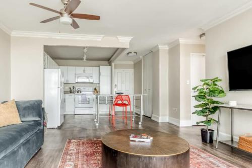 TWO 800 Tower CozySuites with gym! 10FL in Louisville, USA