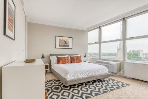 TWO 800 Tower CozySuites with gym! 10FL in Louisville, USA