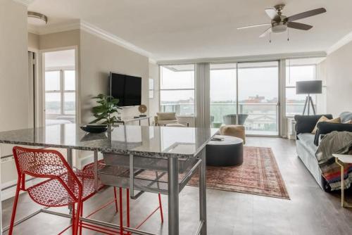 TWO 800 Tower CozySuites with gym! 10FL in Louisville, USA
