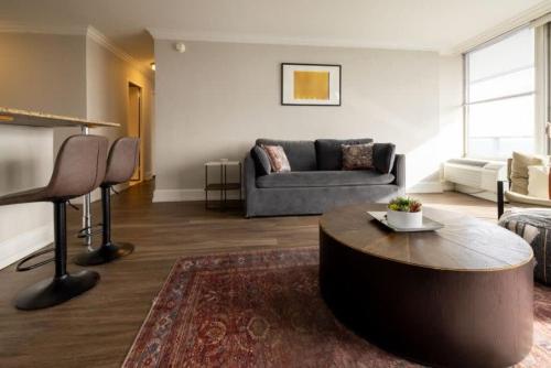 CozySuites 800 Tower 2BR with gym! 35 in Louisville, USA
