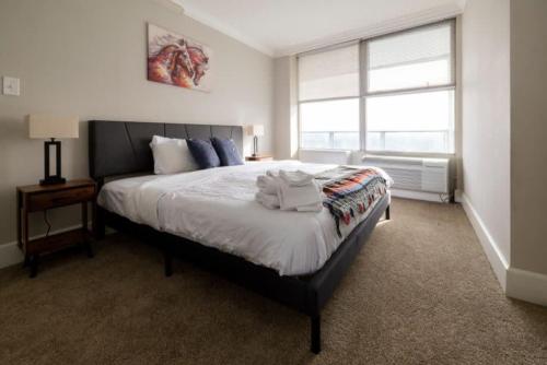 CozySuites 800 Tower 2BR with gym! 35 in Louisville, USA