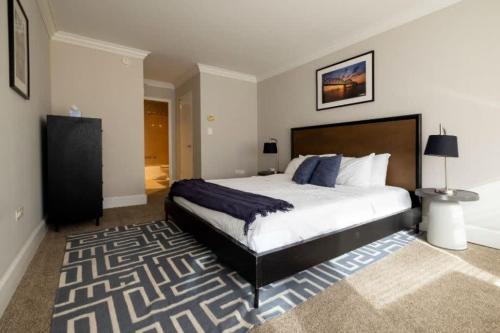 CozySuites 800 Tower 2BR with gym! 35 in Louisville, USA