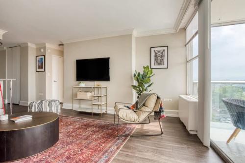 TWO 800 Tower CozySuites with gym! 8FL in Louisville, USA