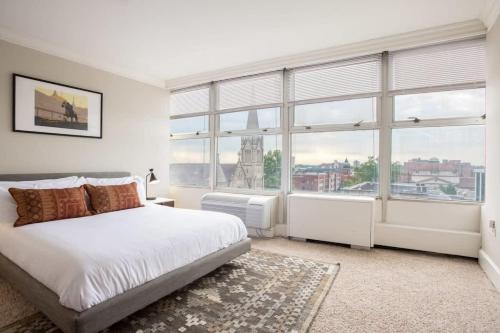 TWO 800 Tower CozySuites with gym! 8FL in Louisville, USA
