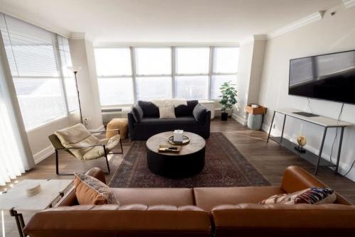TWO 800 Tower CozySuites with gym! 21FL in Louisville, USA