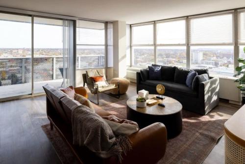 CozySuites 800 Tower 2BR with gym! 33 in Louisville, USA