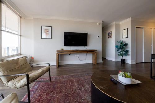 CozySuites 800 Tower 2BR with gym! 34 in Louisville, USA