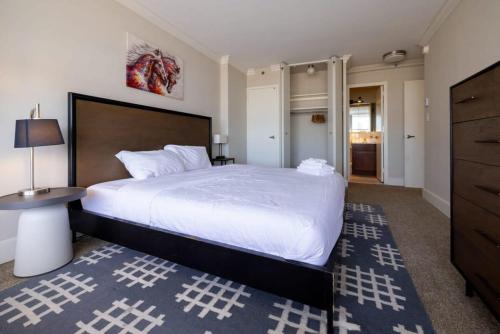 CozySuites 800 Tower 2BR with gym! 34 in Louisville, USA