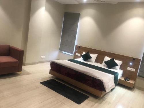 1 double bed, 1 twin bed