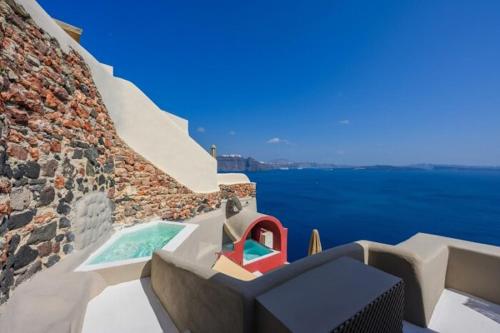 Beautiful Santorini Villa - 1 Bedroom - Villa Blissful Retreat - Breathtaking Caldera Sea Views and Outdoor Hot Tub - Oia