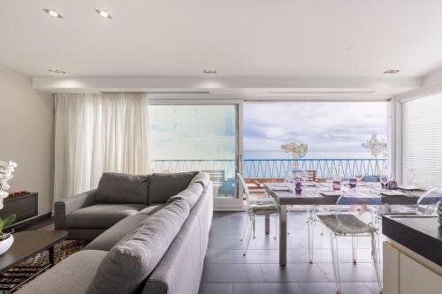 Balcony/terrace, 3 bedrooms Duplex penthouse - Monaco border 2min walking distance in Menton