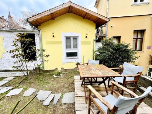 One-Bedroom Chalet room in Balloon Boutique House City Centre