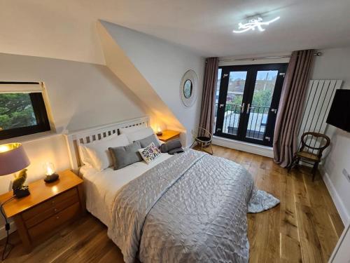 Homely 6 bed Cottage 30 mins to Heathrow, London, Legoland, Windsor Castle in Amersham