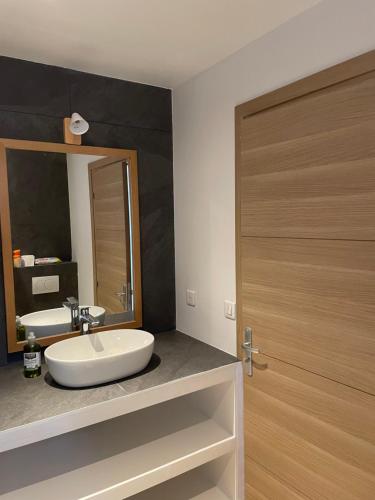 Magnifique vue mer dans une résidence avec piscine