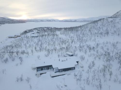 B&B Kilpisjärvi - Sunrise View Lapland, Sky View Bedroom & Hot Tub - Bed and Breakfast Kilpisjärvi