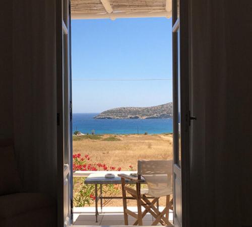 Spacious Antiparos Apartment | 2 Bedrooms | Apartment Mon Cala | Amazing Sea Views | Agios Georgios