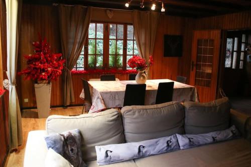 Chalet au bord de l’eau in Saint-Quirin