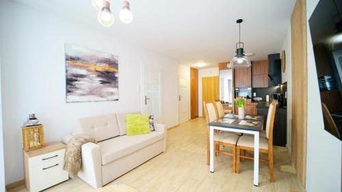 One-Bedroom Apartment image 6