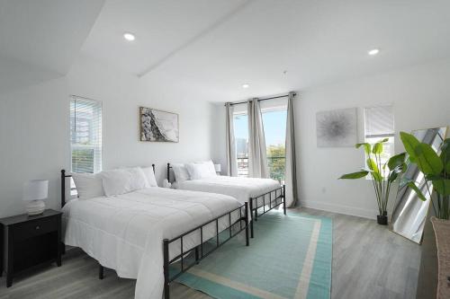 Enjoy City Skyline Views from private RoofDeck! in Washington, USA