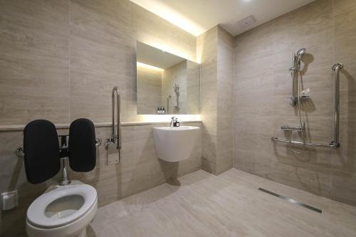 room detail thumbnail 2