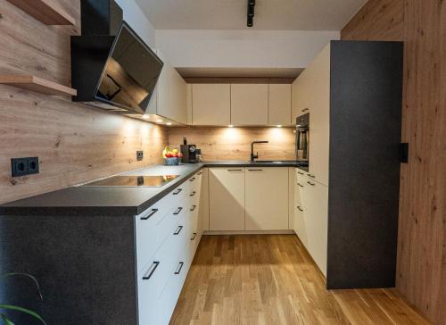 Konyha, Das Larix in Neder