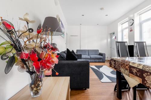 Clapham Common Sleeps 10 Free Parking for 4 Cars or 3 Vans 2 Bed 2 Bath 5 min to Metro Zone 2, Londýn (fotografie 4)