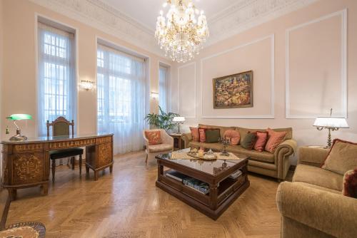 The Rare Luxury Gem in Kolonaki Sq - near Syntagma, Atene