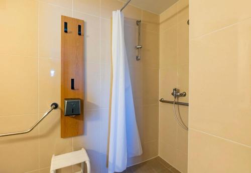 B&B Hôtel Saint-Etienne La Terrasse - image 4
