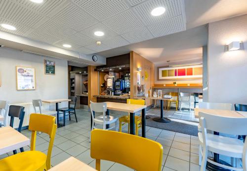 B&B Hôtel Saint-Etienne La Terrasse - image 13