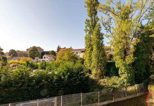 B&B Hôtel Saint-Etienne La Terrasse - image 11