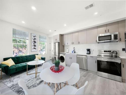 Classy Capitol Hill APT, Steps from DC Attraction in Washington, USA